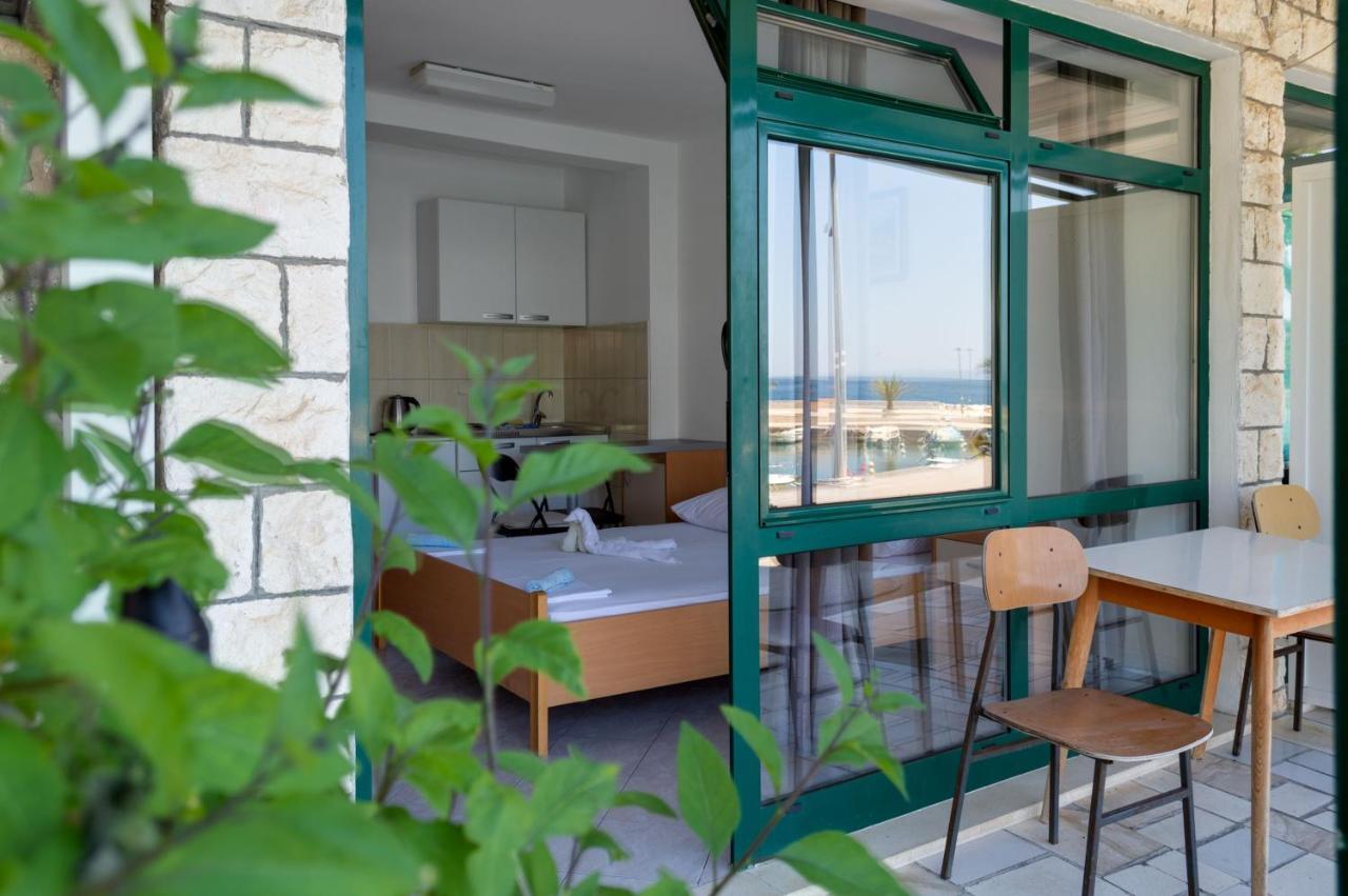 Apartments Ivica - Beachfront Drvenik  Exterior photo