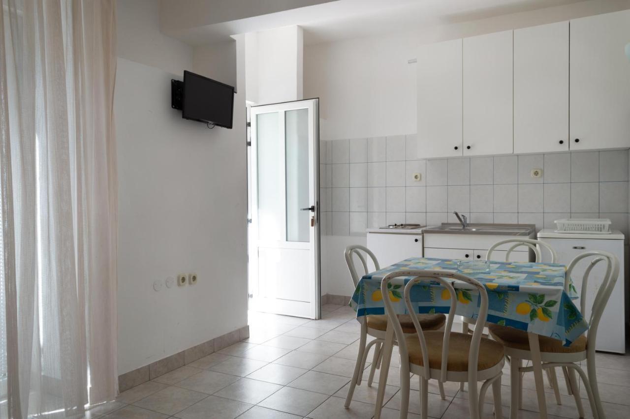 Apartments Ivica - Beachfront Drvenik  Exterior photo